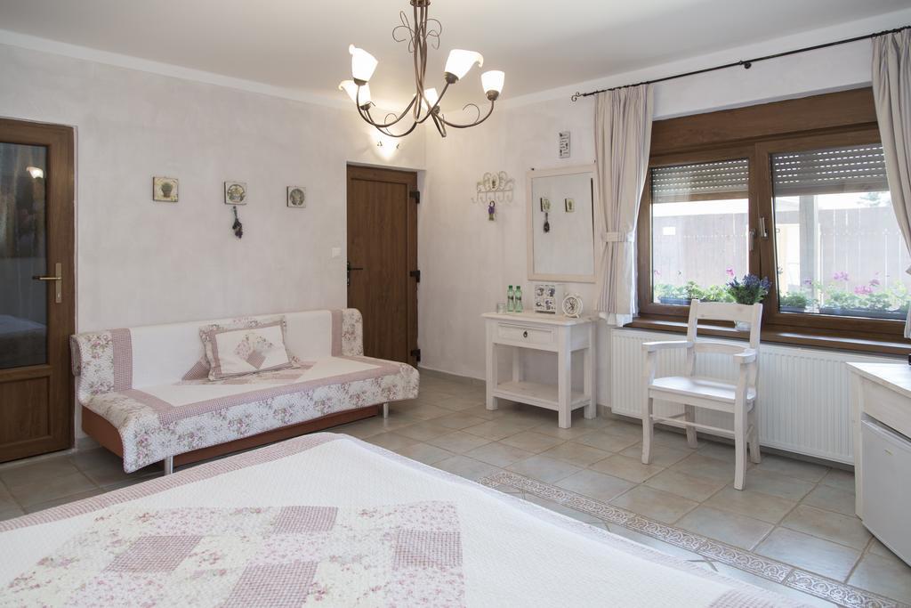 Rekreacny Dom Sisi Hotel Podhajska Ngoại thất bức ảnh