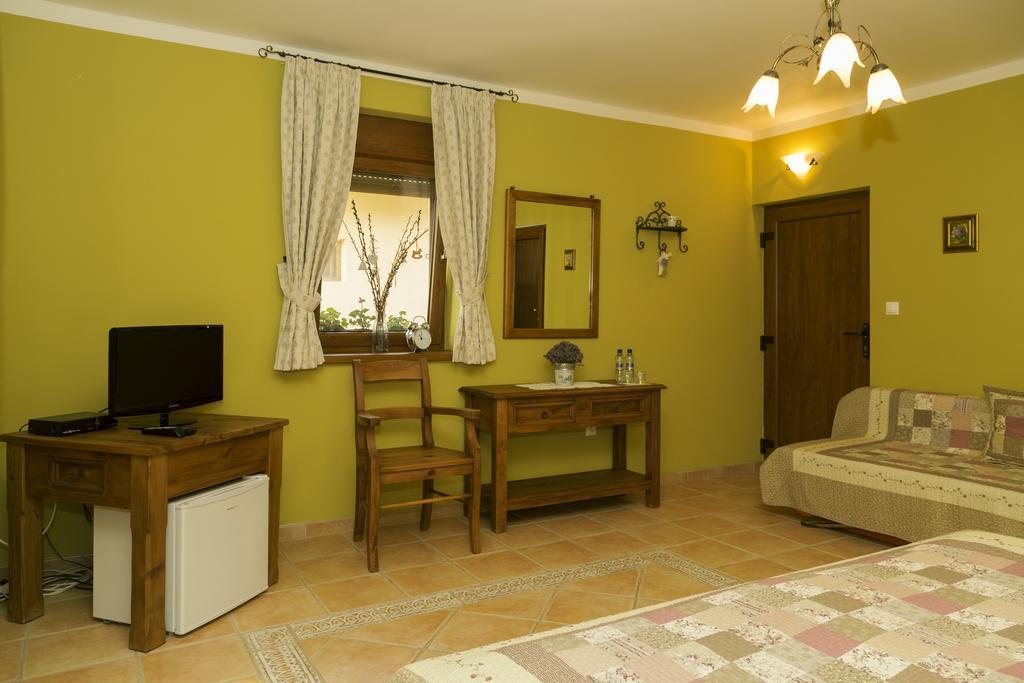 Rekreacny Dom Sisi Hotel Podhajska Ngoại thất bức ảnh